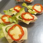 Ostsmörgås med paprika till fikat picknick utflykt catering i gävle